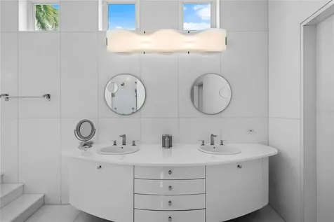 9 Castaña Street Guaynabo PR 00968