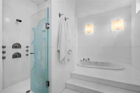 9 Castaña Street Guaynabo PR 00968