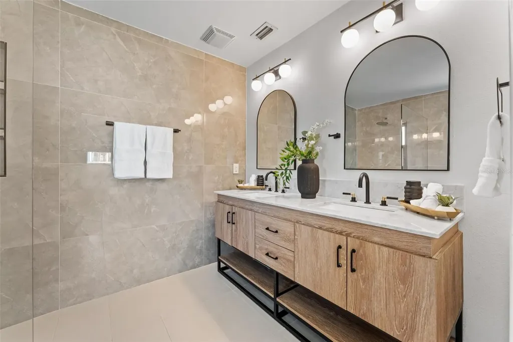 5233 Jennifer Place Orlando FL 32807