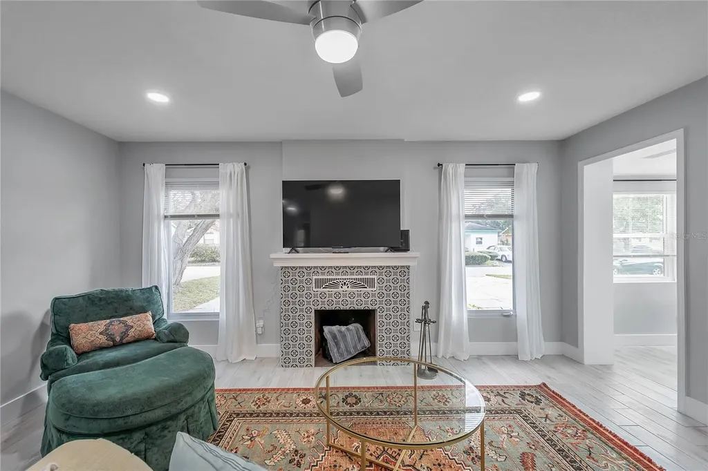 2703 18th Street S St Petersburg FL 33712