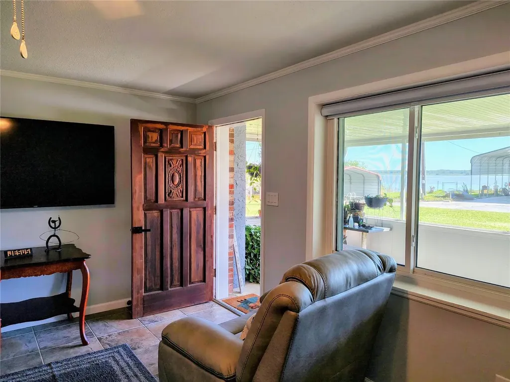 664 Cr 467 Lake Panasoffkee FL 33538
