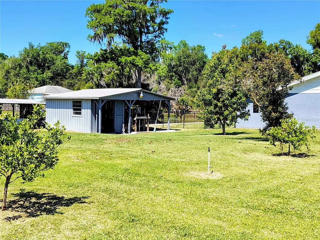 664 Cr 467 Lake Panasoffkee FL 33538