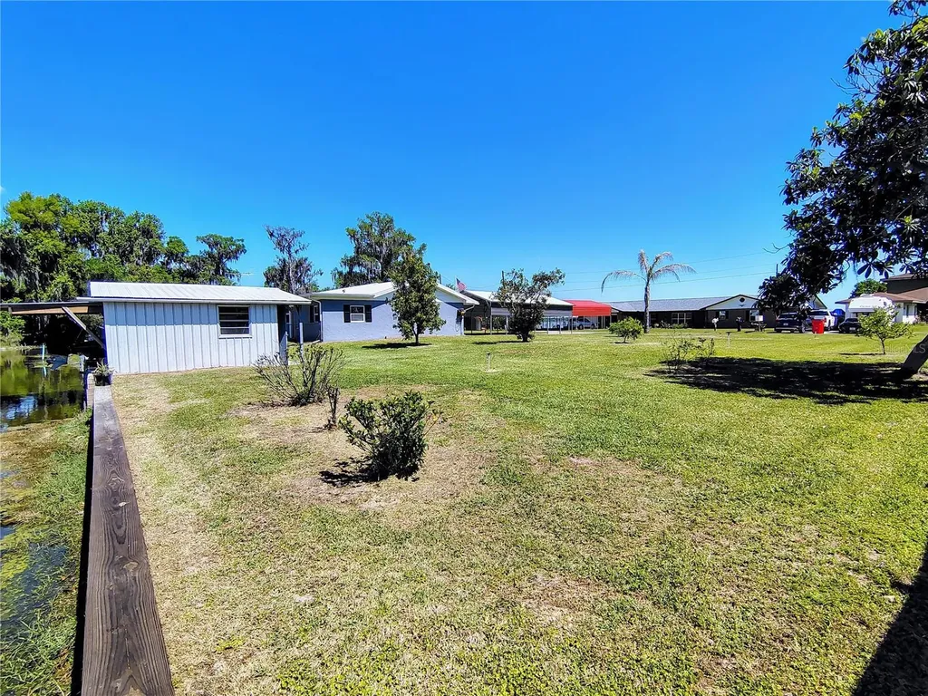 664 Cr 467 Lake Panasoffkee FL 33538