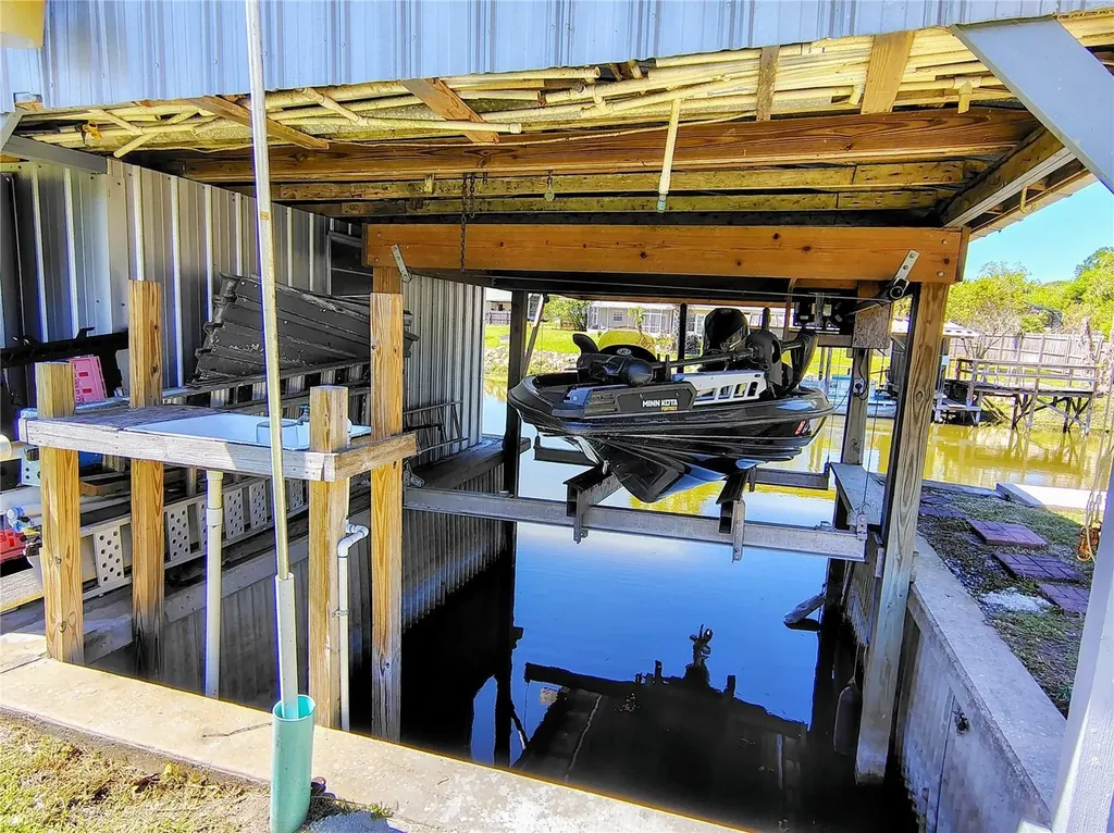 664 Cr 467 Lake Panasoffkee FL 33538