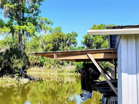 664 Cr 467 Lake Panasoffkee FL 33538