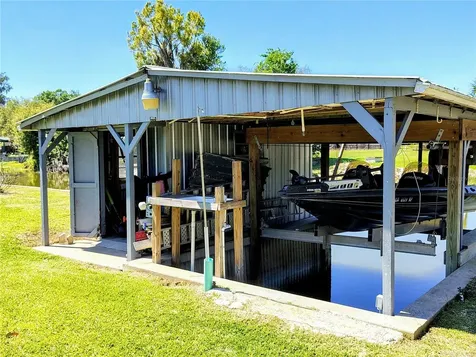 664 Cr 467 Lake Panasoffkee FL 33538