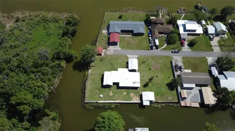 664 Cr 467 Lake Panasoffkee FL 33538