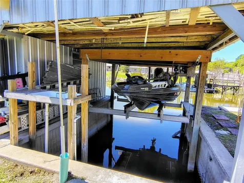664 Cr 467 Lake Panasoffkee FL 33538