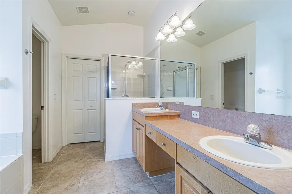 18024 Arbor Crest Drive Tampa FL 33647