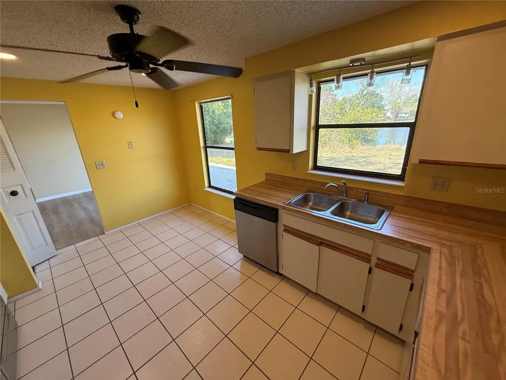 6608 36th Avenue Drive W Bradenton FL 34209