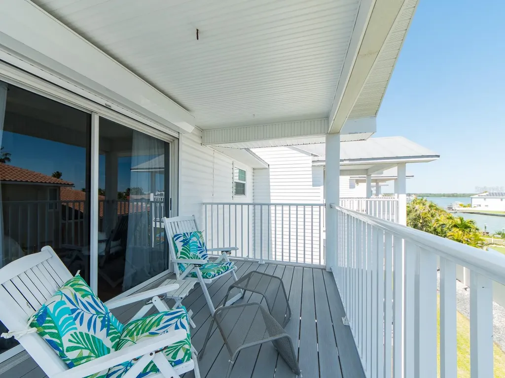 139 Yacht Club Circle North Redington Beach FL 33708