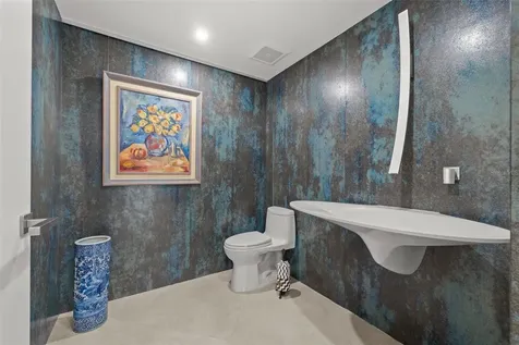 1255 N Gulfstream Avenue Sarasota FL 34236