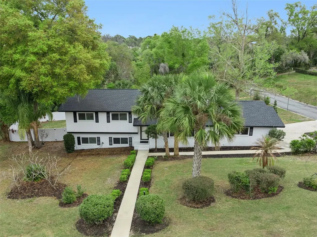 1450 Hilltop Drive Mount Dora FL 32757