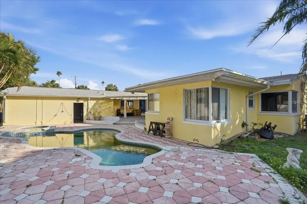 16007 Gulf Boulevard Redington Beach FL 33708