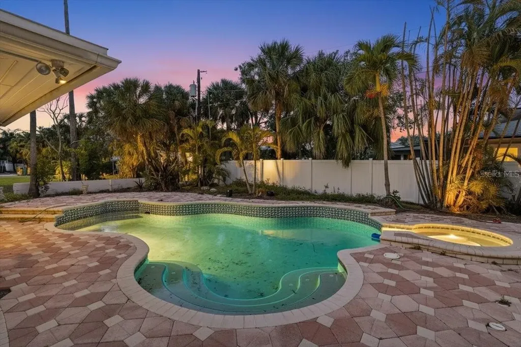 16007 Gulf Boulevard Redington Beach FL 33708