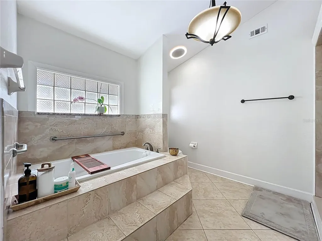 1243 Whispering Winds Court Apopka FL 32703