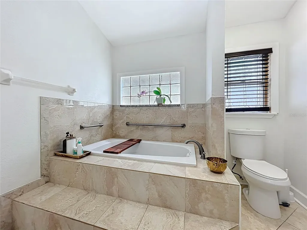1243 Whispering Winds Court Apopka FL 32703