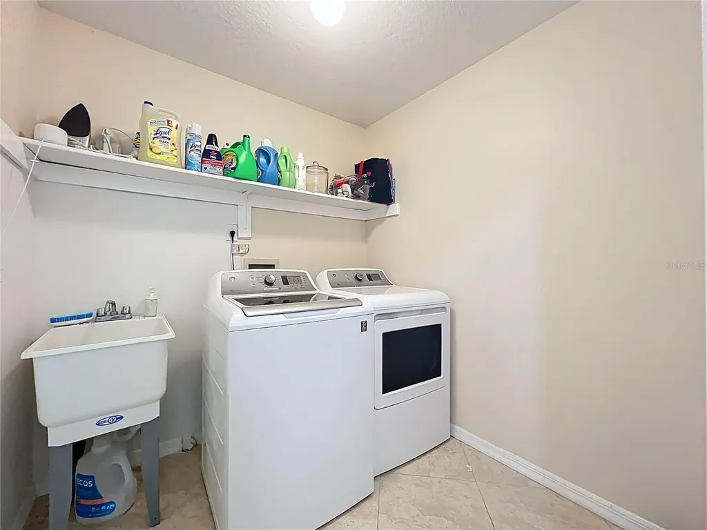1243 Whispering Winds Court Apopka FL 32703