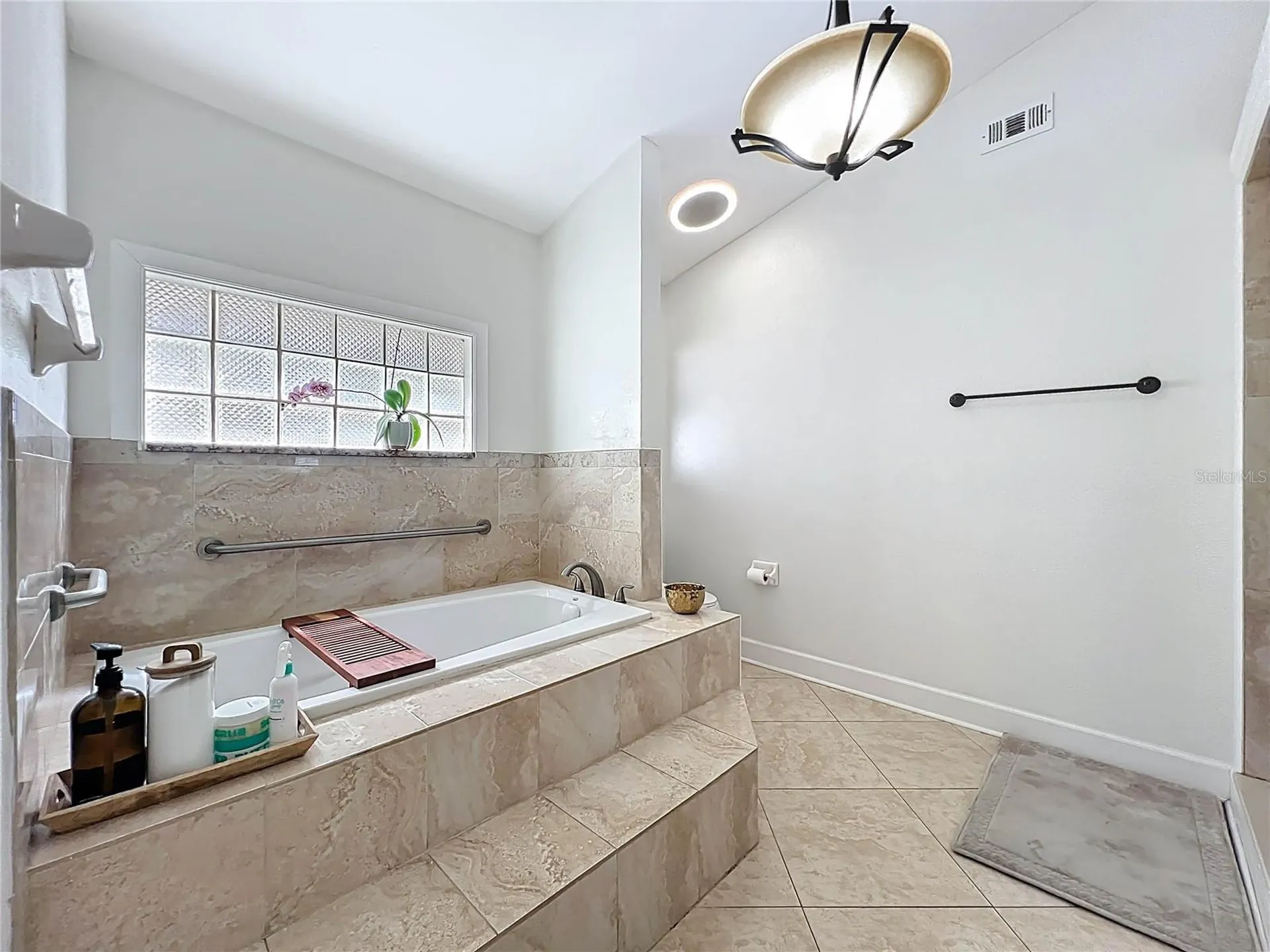 1243 Whispering Winds Court Apopka FL 32703