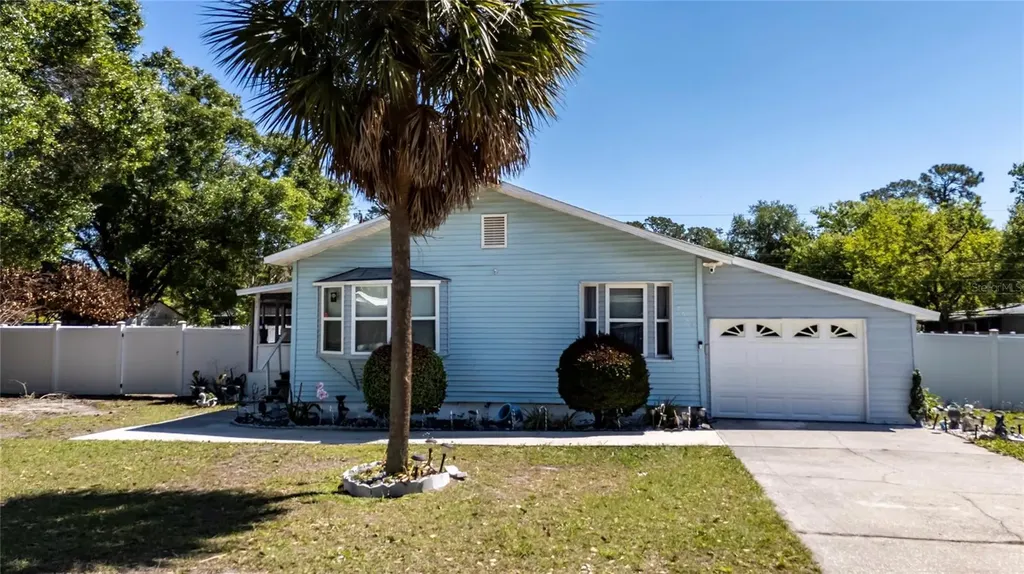 2605 Island Oaks E Lakeland FL 33805