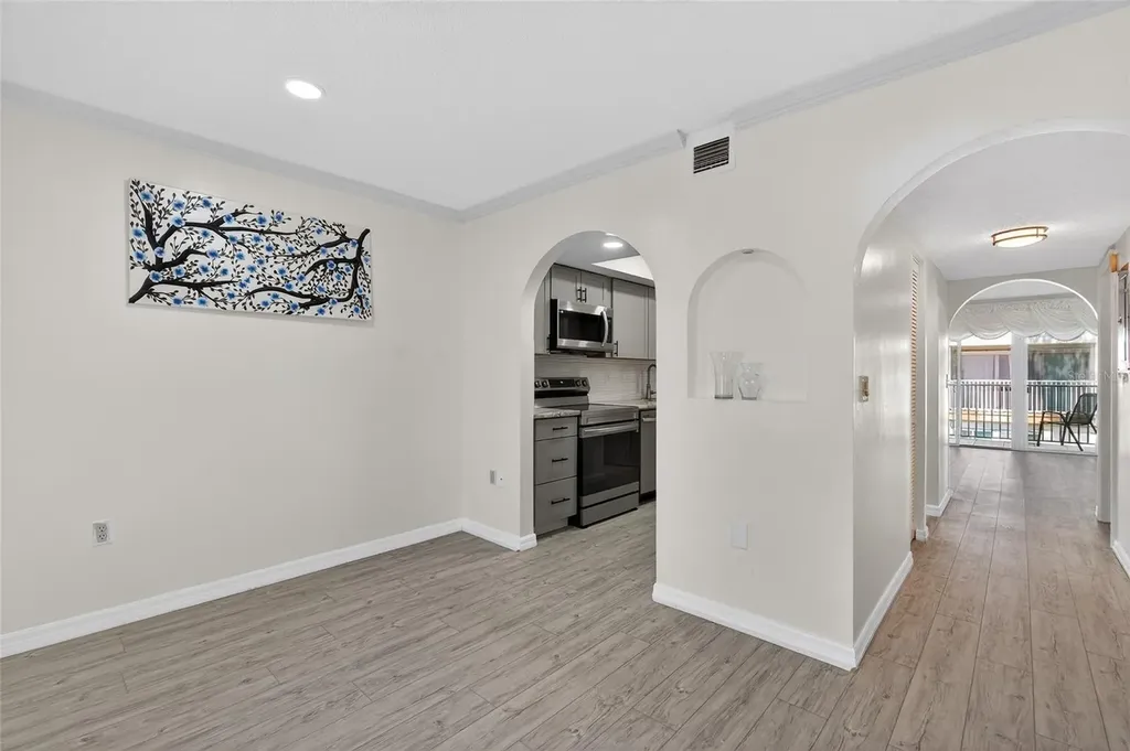 657 99th Avenue N St Petersburg FL 33702