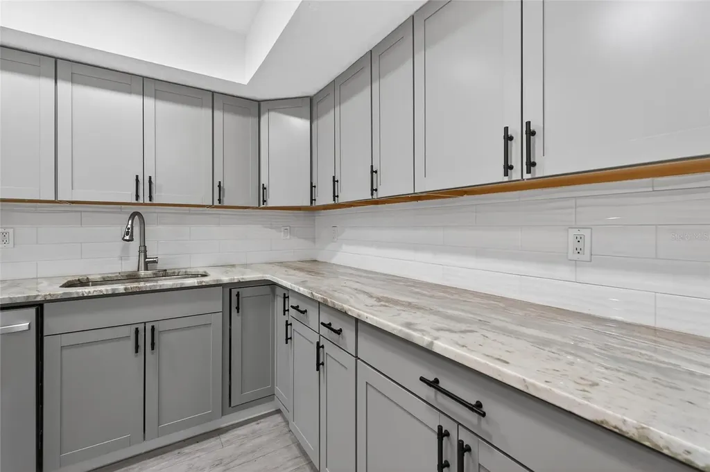 657 99th Avenue N St Petersburg FL 33702