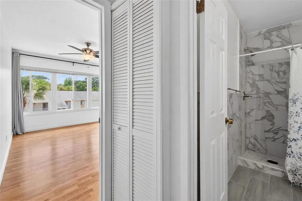 657 99th Avenue N St Petersburg FL 33702
