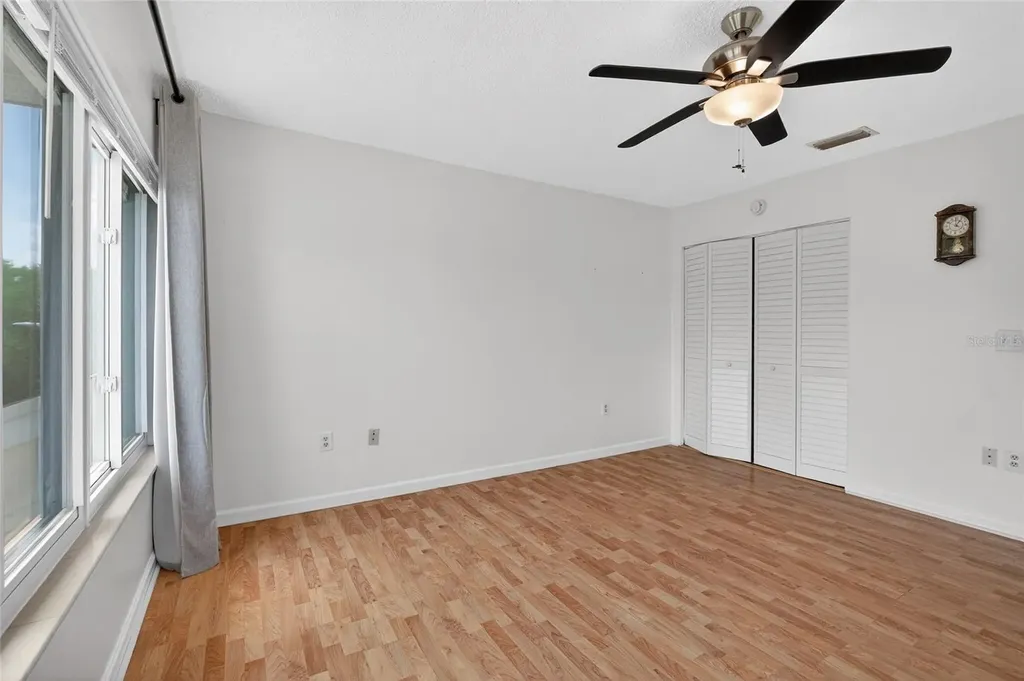 657 99th Avenue N St Petersburg FL 33702