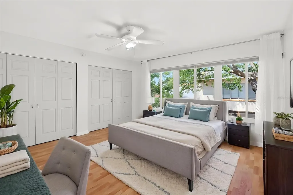 657 99th Avenue N St Petersburg FL 33702