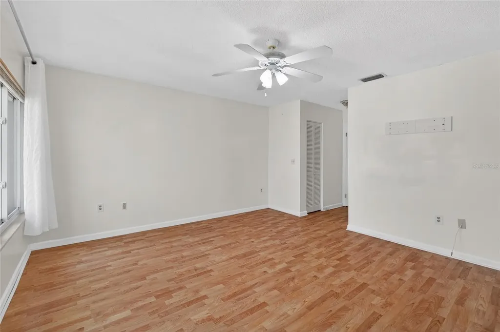 657 99th Avenue N St Petersburg FL 33702