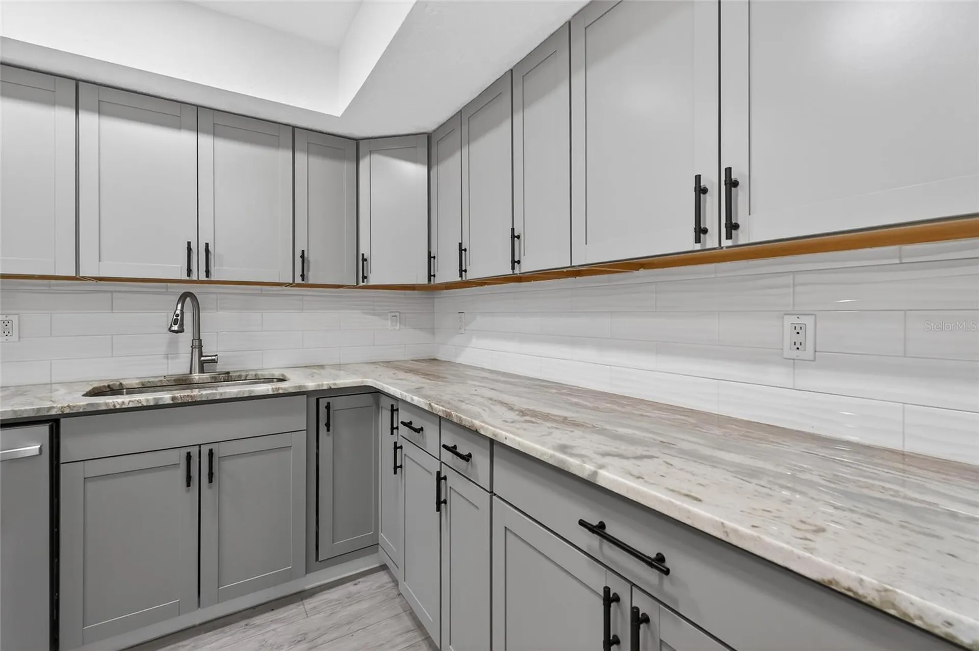 657 99th Avenue N St Petersburg FL 33702