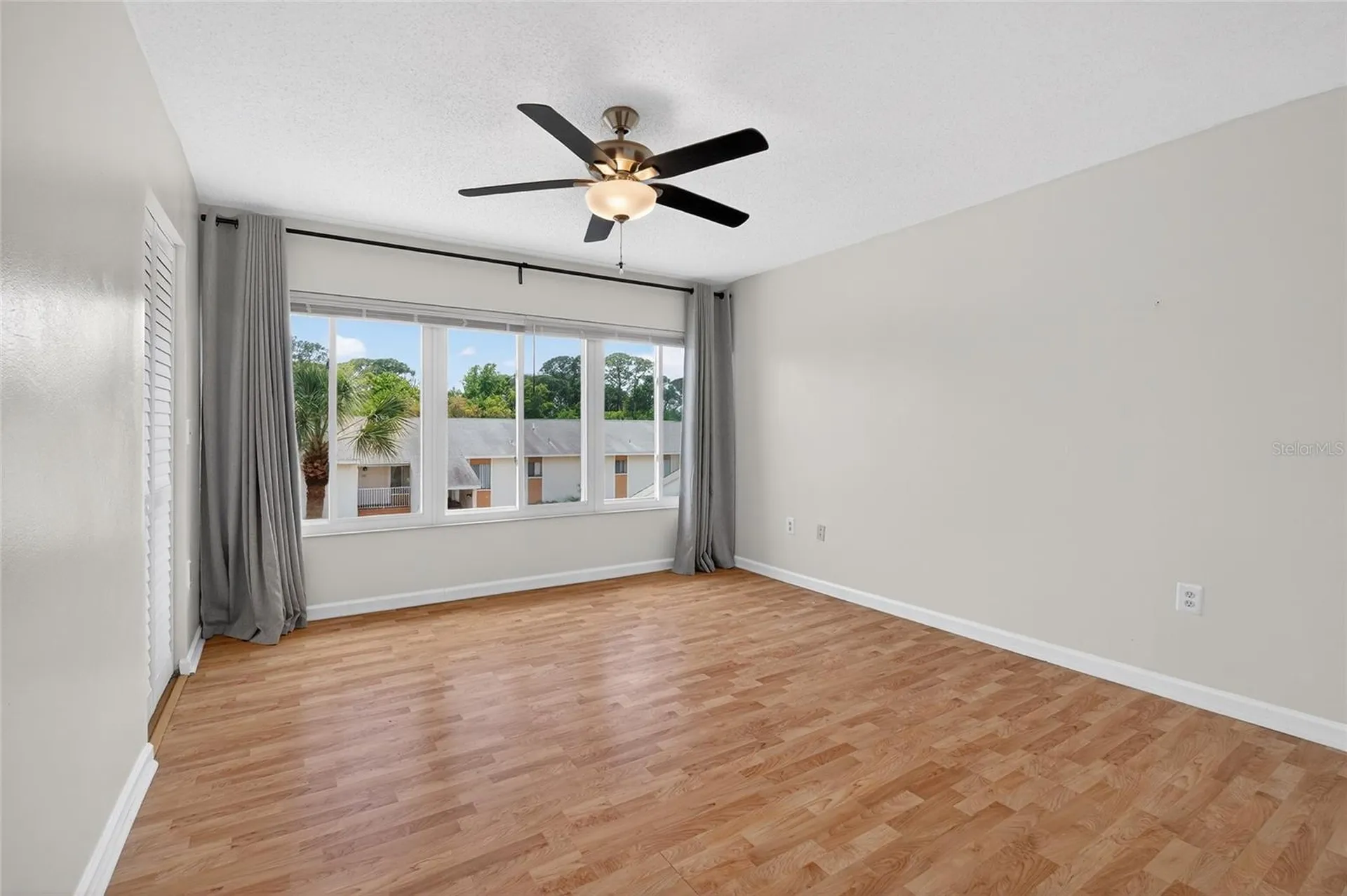 657 99th Avenue N St Petersburg FL 33702