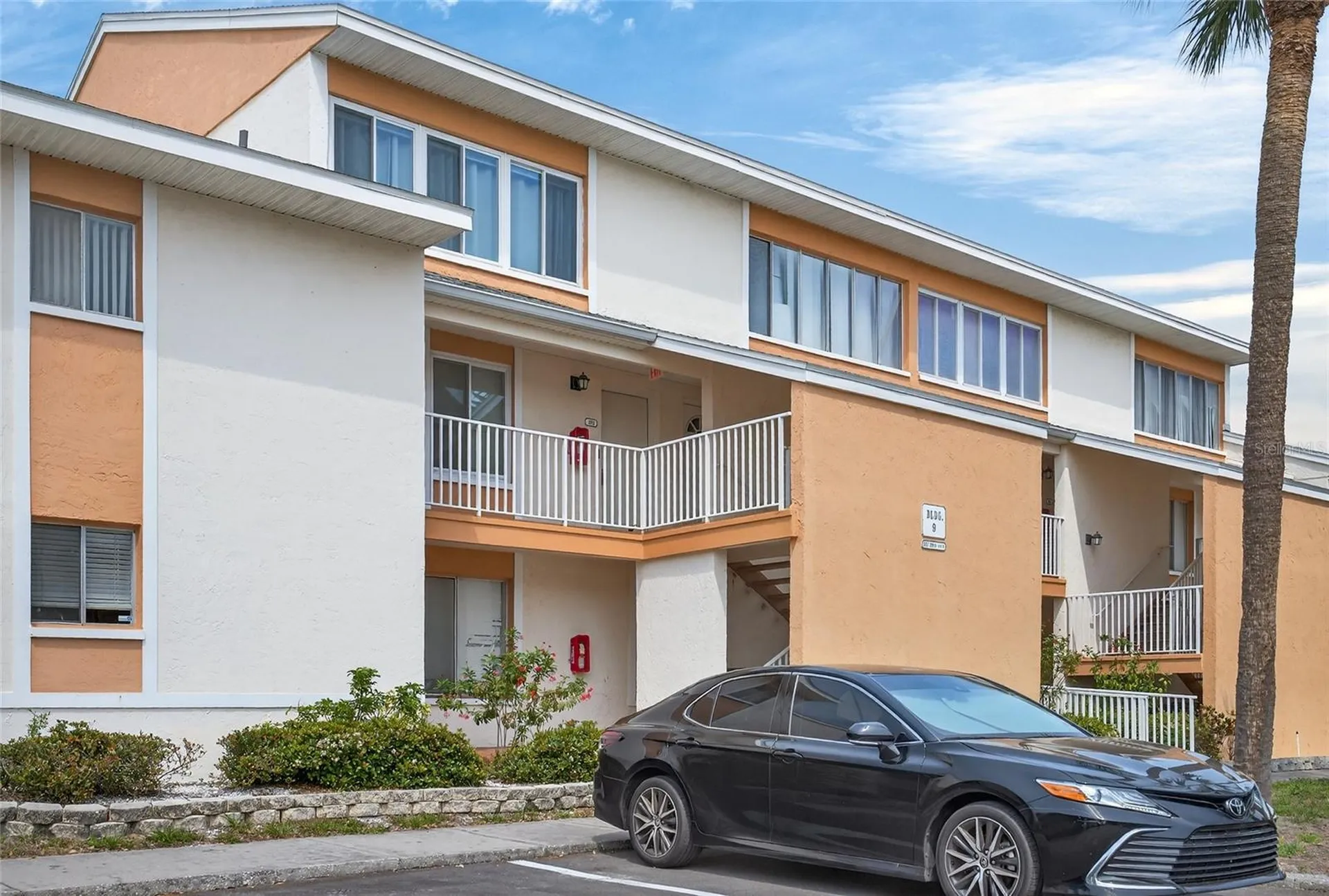 657 99th Avenue N St Petersburg FL 33702