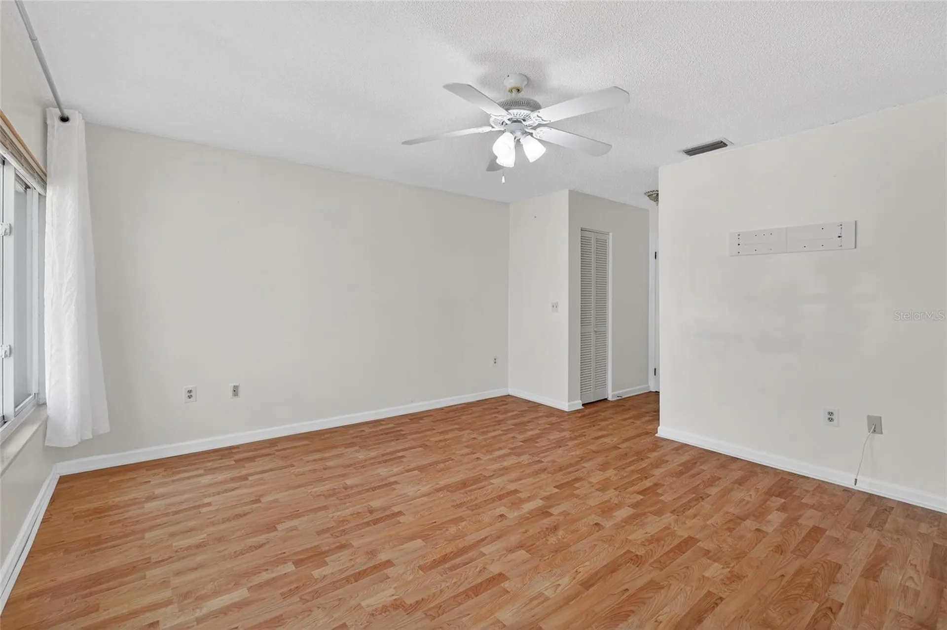 657 99th Avenue N St Petersburg FL 33702