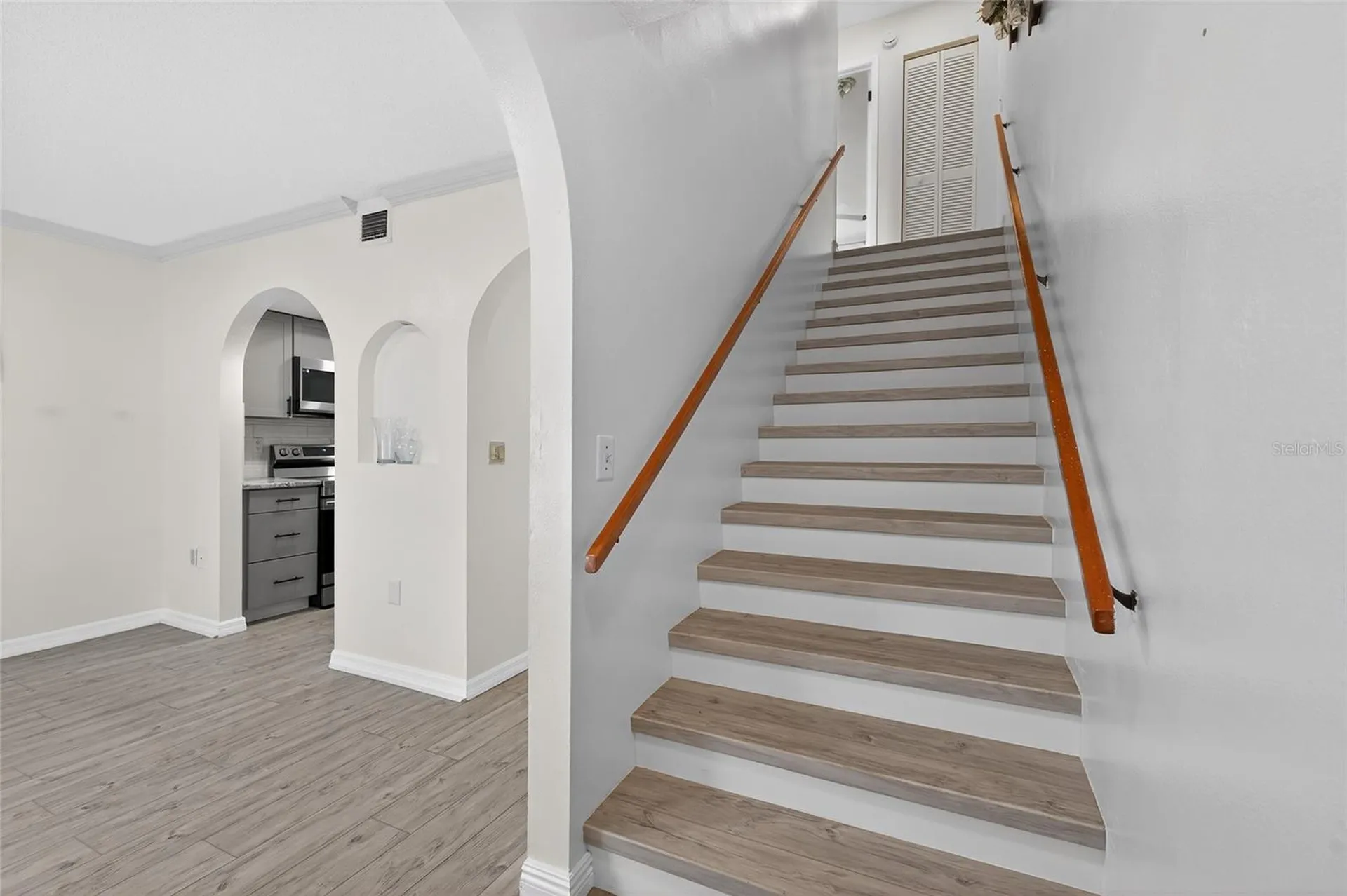 657 99th Avenue N St Petersburg FL 33702