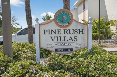 657 99th Avenue N St Petersburg FL 33702