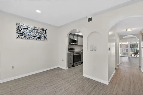 657 99th Avenue N St Petersburg FL 33702