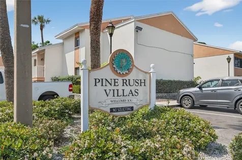 657 99th Avenue N St Petersburg FL 33702