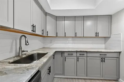 657 99th Avenue N St Petersburg FL 33702