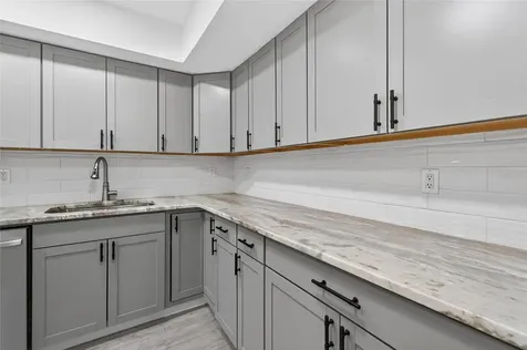 657 99th Avenue N St Petersburg FL 33702