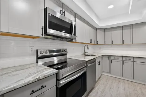 657 99th Avenue N St Petersburg FL 33702