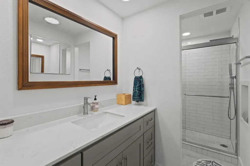 604 Spanish Drive N Longboat Key FL 34228