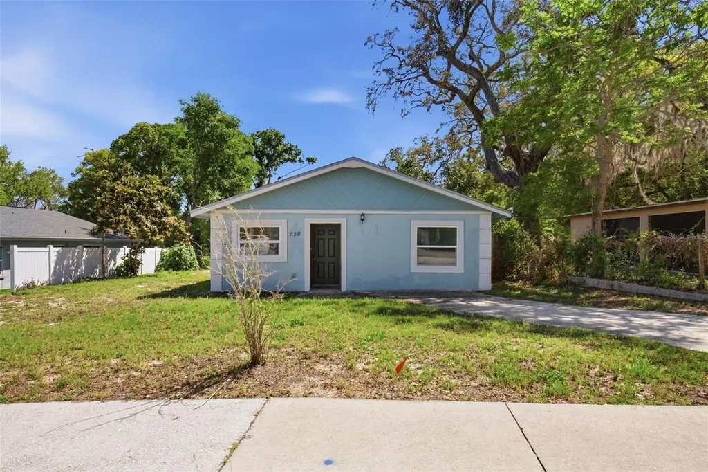 728 E Spruce Street Tarpon Springs FL 34689