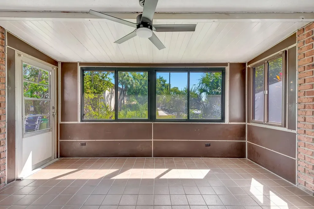 1122 84th Terrace N St Petersburg FL 33702