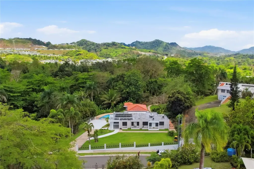 4 Riverside Guaynabo PR 00971