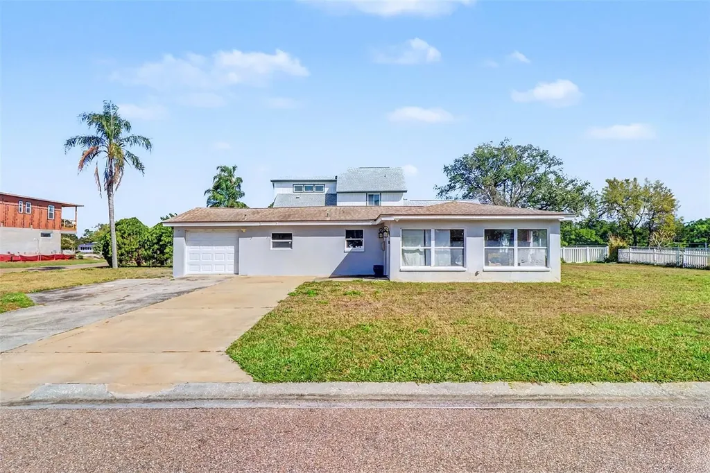 8751 Orient Way NE St Petersburg FL 33702