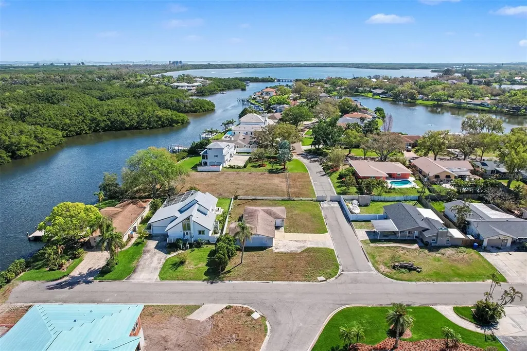 8751 Orient Way NE St Petersburg FL 33702