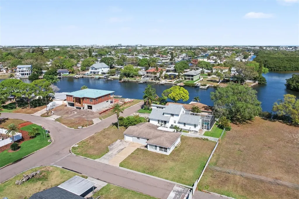 8751 Orient Way NE St Petersburg FL 33702
