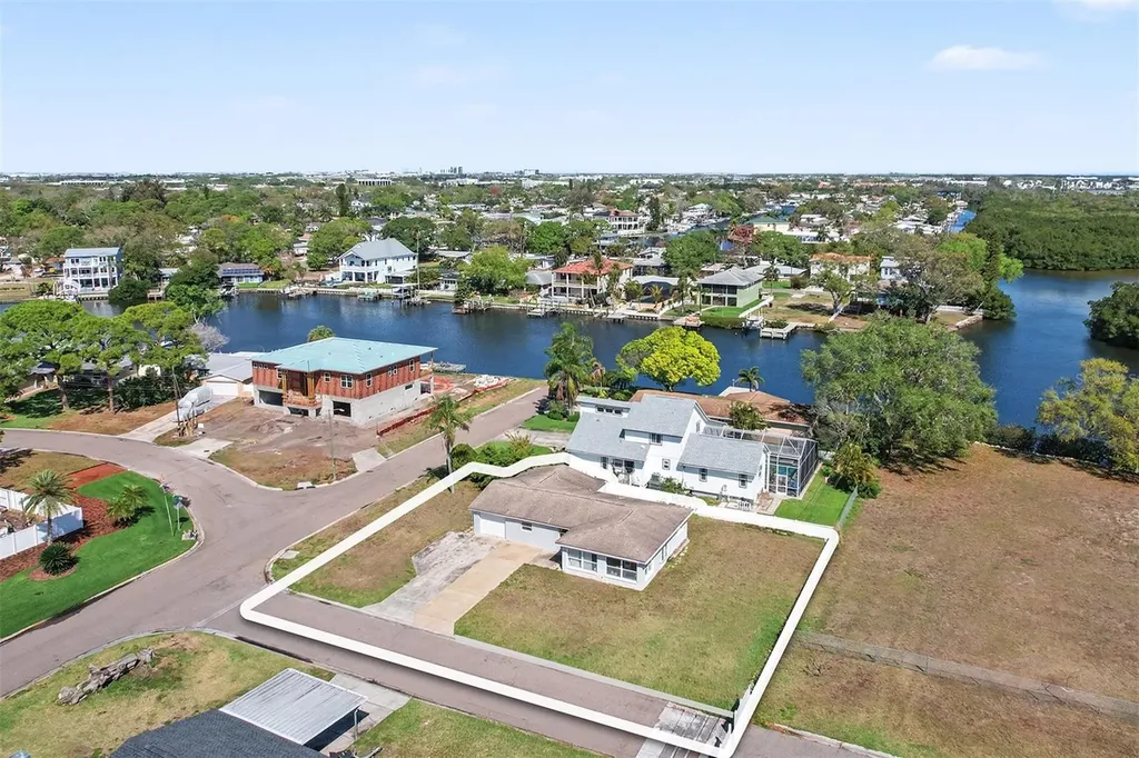 8751 Orient Way NE St Petersburg FL 33702