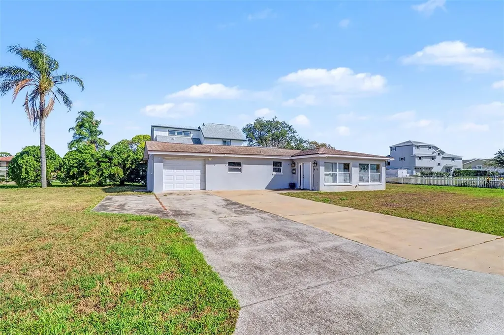 8751 Orient Way NE St Petersburg FL 33702